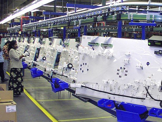 Monorail conveyors for assembly lines