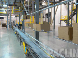 The PACLINE chain conveyor is routed directly over the out-feed conveyor of an automatic carton erector.