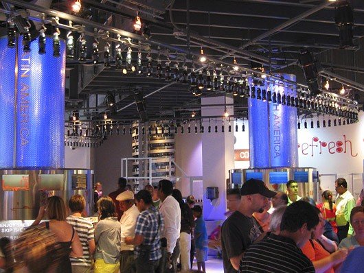 Creative display conveyor systems