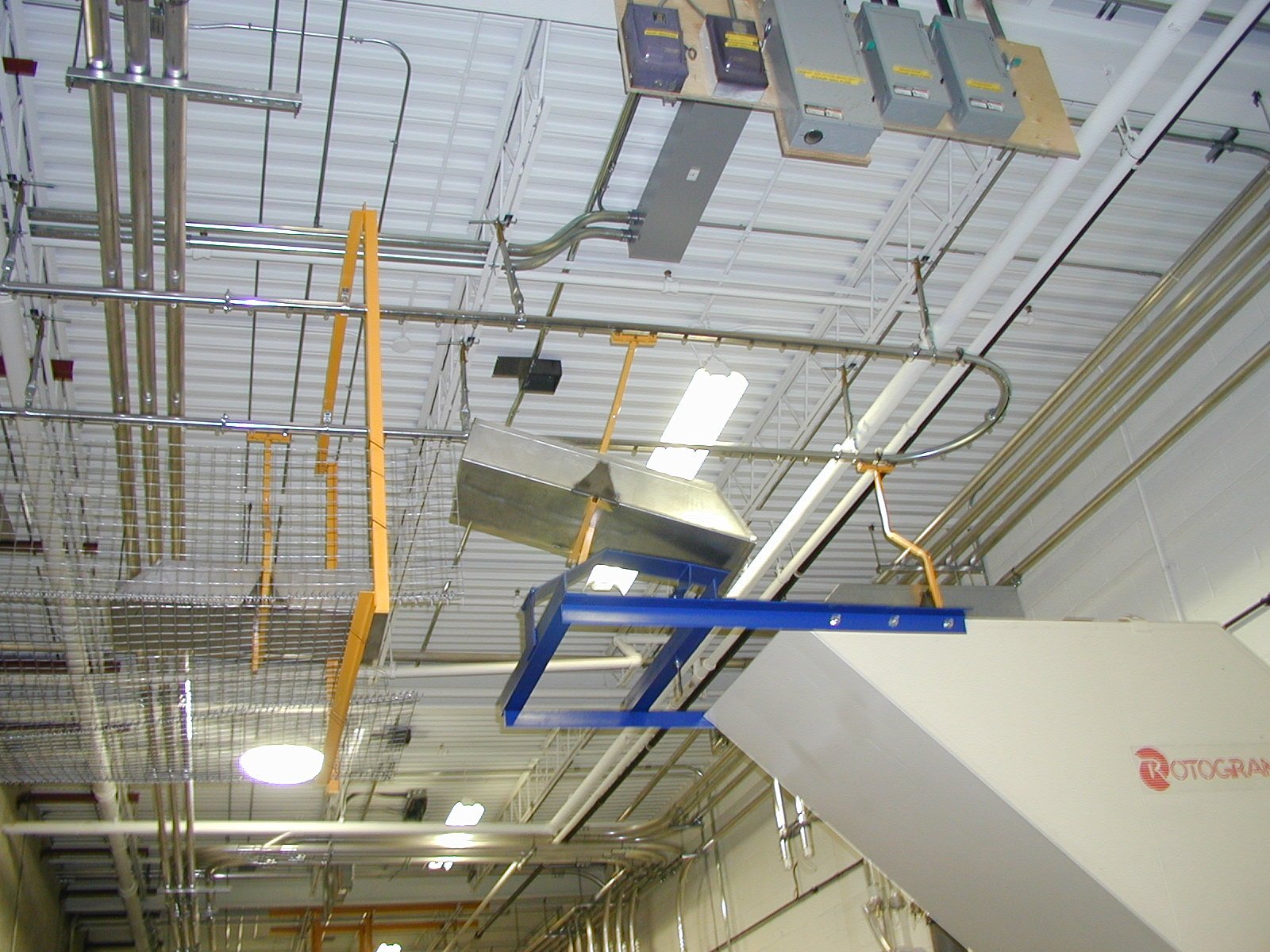 Corrugated-Box-Trash-Conveyor Corrugated-trash-removal-conveyor-system.